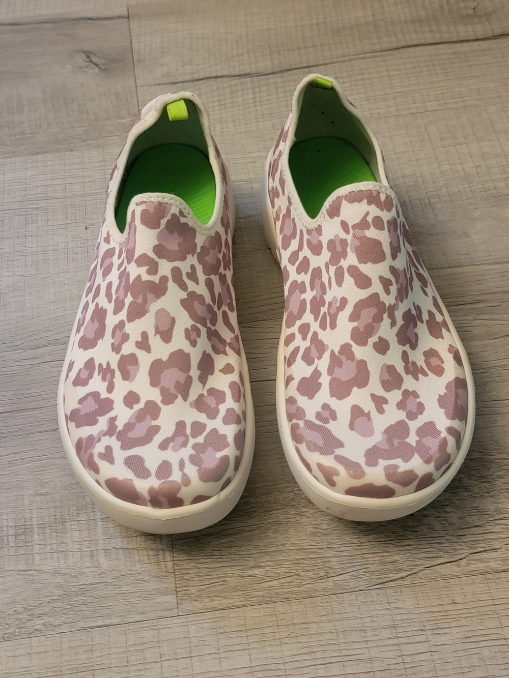 OOFOS Women's Slip-On Clogs in Pink Leopard Print